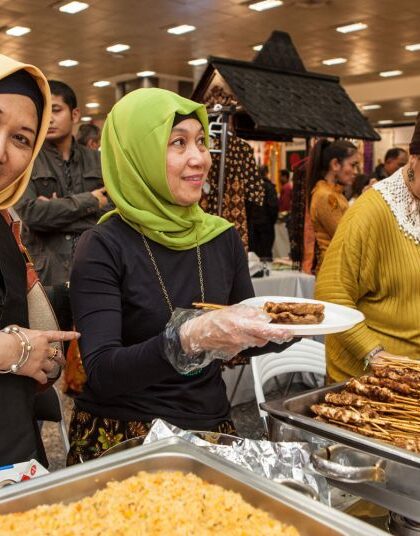 Πολυεθνικό bazaar για την προστασία των παιδιών