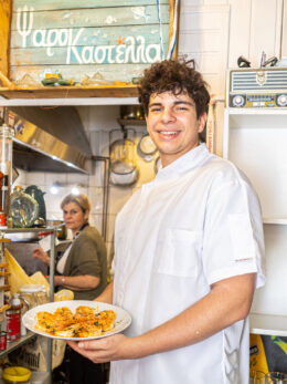 Ψαροκαστέλλα: Από κουζίνα μια σταλιά βγαίνουν πιάτα «τεράστια»