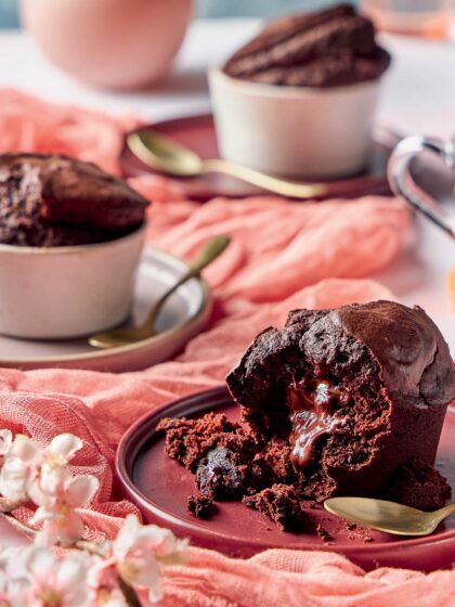 Vegan lava cakes