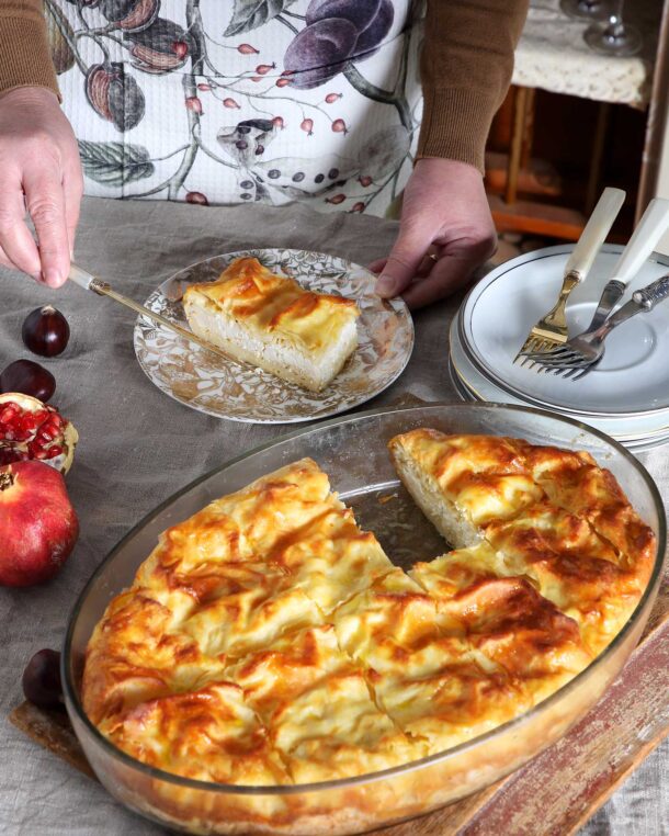 Άτσμα (τυρόπιτα με φύλλα βραστά)