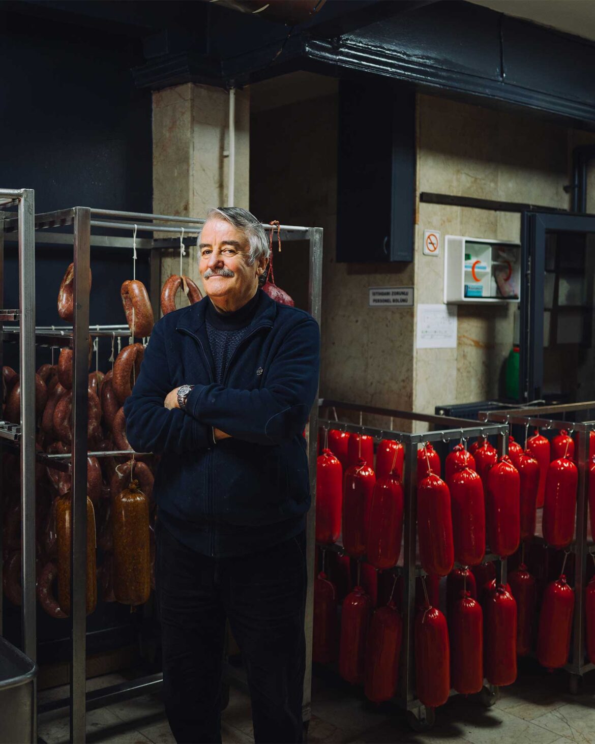 Κοζμάογλου-Yeni Ideal: Ένα ρωμαίικο αλλαντοποιείο στην Πόλη όπου όλα γίνονται γιαβάς γιαβάς