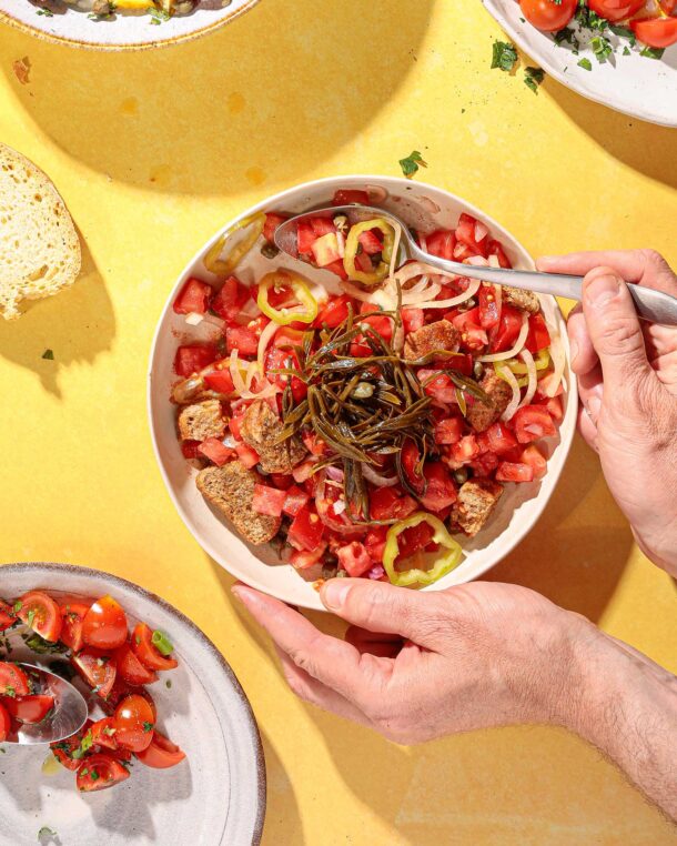Ντοματοσαλάτα-πλήρες γεύμα, με παξιμάδι και κρίταμο