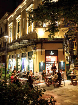 Ateno: Το deli-εστιατόριο της Αιόλου με την ωραία ελληνική κουζίνα