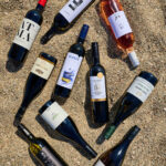 Τα κρασιά της εκδρομής: 10 ελληνικές ετικέτες με βιδωτό πώμα για το καλοκαίρι