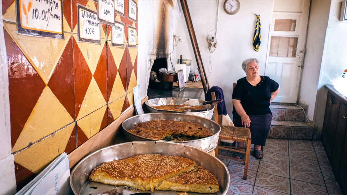 17 νόστιμες περιπέτειες στα πέριξ της Αθήνας: από ξυλόφουρνοι μέχρι μυστικές καντίνες