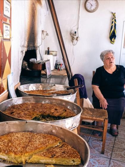 17 νόστιμες περιπέτειες στα πέριξ της Αθήνας: από ξυλόφουρνοι μέχρι μυστικές καντίνες