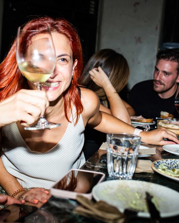 Καλοκαίρι στα wine bars: 8 στάσεις για φανατικούς οινόφιλους στην Αθήνα