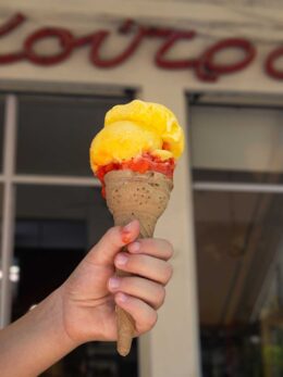 Νέα Σμύρνη: Στον Κούτρα για παγωτό καϊμάκι και αγνό σορμπέ από το 1958
