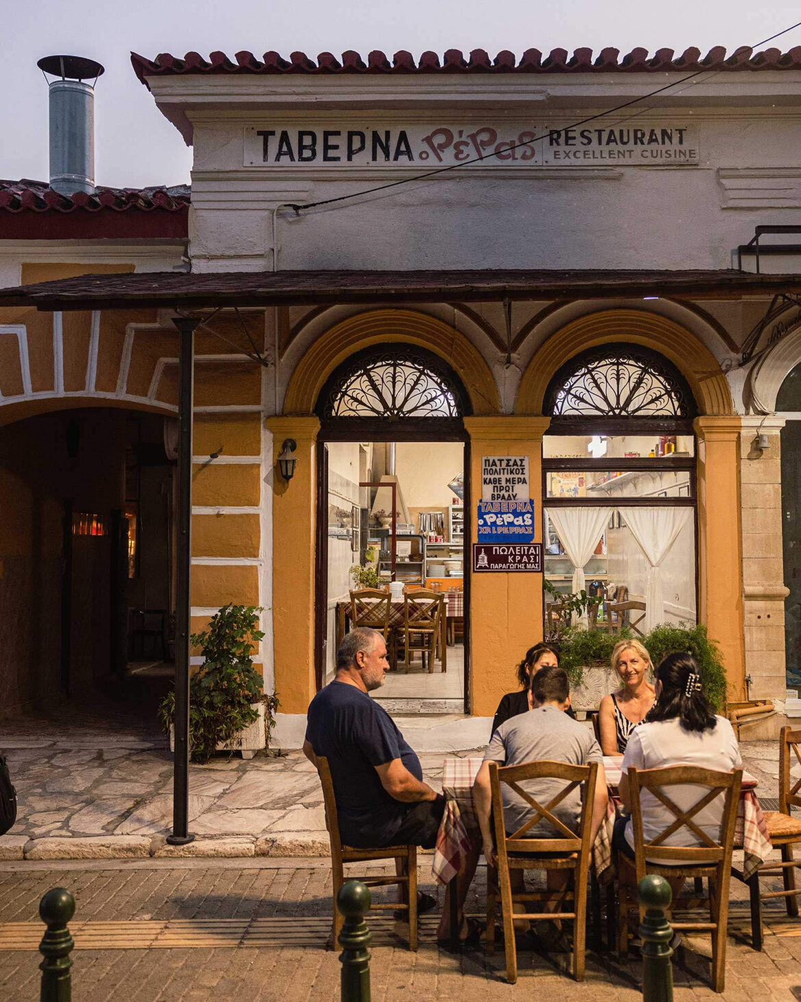 Ταβέρνα «Ο Ρέρας»: 80 χρόνια στο Λαύριο σερβίρει μόνο άγριο ψάρι